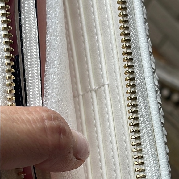 Victoria's Secret White Woven Wallet - Picture 7 of 9
